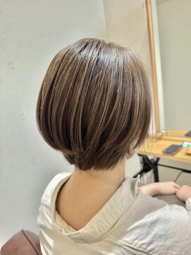 スーリール 新宮店(Sourire) ハイライトショートボブ