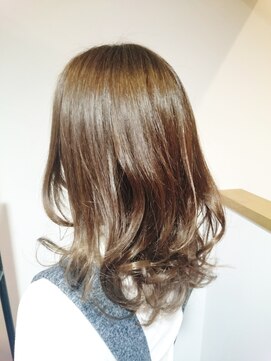 ユニバース(UNIVERSE) 透明感のあるプラチナアッシュ