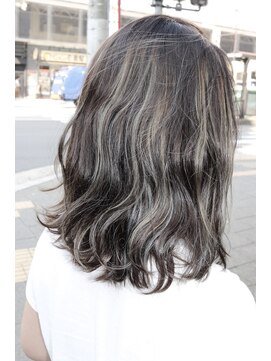 キラキラ(KIRAKIRA) お客様スタイル 外国人風ハイライト