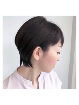 ヘアアンドフェイシャル ヴィトリーノ(Hair & Facial Vitrine) ☆美しい首のラインを演出する洗練ショート☆