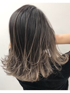 アライブ キチジョウジ(ALIVE Kichijoji) エアータッチバレイヤージュ白髪ぼかし／ケアブリーチハイライト