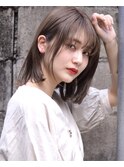 ミディアムストレート×ライトグレージュ