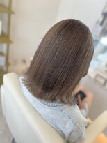 シャルム バイ アローズ 久留米店(CHARM BY AROSE)&nbsp;小顔大人可愛い外ハネシルキーベージュミディ20代30代40代