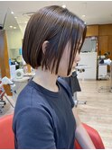 大人30代40代白髪ぼかし切りっぱなしミニボブ