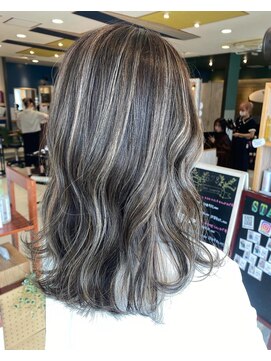 アース オーセンティック 岡山表町店(EARTH Authentic) お白髪ぼかしハイライト☆彡