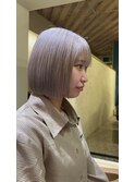 切りっぱなしボブ×ホワイトグレー