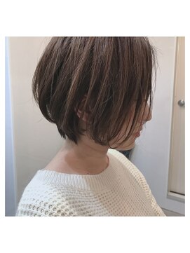 ジオ(gio) 乾かすだけで収まる!透け感くびれショート