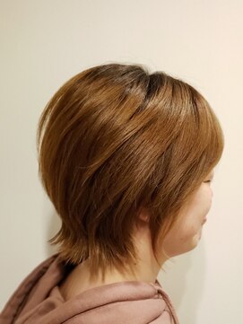 イロハ ヘアーズ ステーション(ILOHA HAIR'S STATION) 外はねマッシュショートスタイル