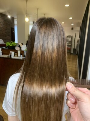 髪質改善トリートメントでクセを伸ばし、綺麗なサラツヤストレートに☆年齢や乾燥などで傷んだ髪を補修。