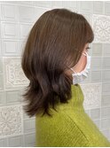 オリーブベージュ