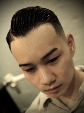 エーピーティートアウエスト(APT. TOR WEST) Hard parted Skin fade