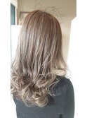 大人のハイライト×ラベンダーアッシュ×セミロングヘア