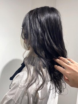 クアトログランシュ 水戸店(QUATRO×GranCieux) インナーシルバー 【水戸/ブリーチ/インナーカラー】