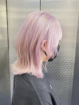 ホワイト 梅田(white) ピンクパールウルフ