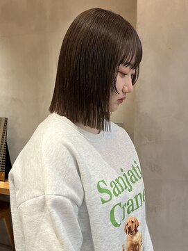 レジーロ (Regilo) 切りっぱなしボブ/オリーブベージュ／ぱっつん前髪