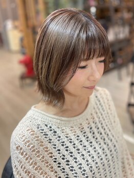 シークレットミラーズ(SECRET MIRRORS)の写真/ハイライトでナチュラルな白髪ぼかしが叶う！暗くなりすぎないグレイカラー＊リタッチもお得！[白髪ぼかし]