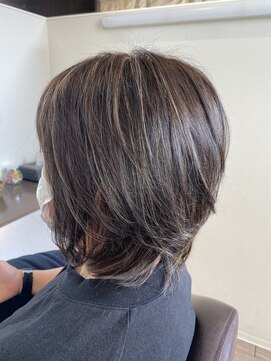 オトナリ美容室 ショートレイヤー×ハイライト
