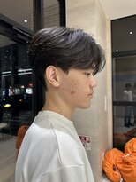 カルム(kalm)&nbsp;メンズセンターパートウルフセンターパートニュアンスパーマ襟足