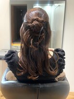 ヒクルーム(HIQU ROOM)&nbsp;お呼ばれタイトハーフアップ