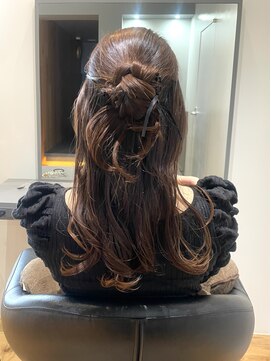 お呼ばれタイトハーフアップ