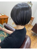 ウィーク 梅田(UiiC)&nbsp;大人ショートボブ/丸みショート/小顔カット/uiicumeda白井舞美