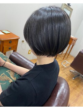 ウィーク 梅田(UiiC) 大人ショートボブ/丸みショート/小顔カット/uiicumeda白井舞美