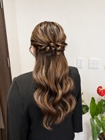 美髪 ヘアサロン(美髪 Hair salon)&nbsp;ハーフアップ