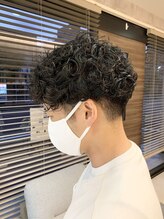 【SNSで自慢したくなるデザイン】朝のセットが劇的に楽になる、トレンドのメンズニュアンスパーマ