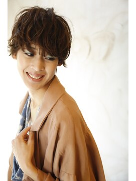 ブーケ(BOUQUET) 大人めショートは、パーマで変身。大人ダークカラー