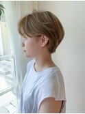 ブリーチ有りベージュカラーのハンサム丸みショート(担当地主)