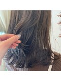 “束感×くびれロブ 透け感たっぷりくすみベージュ”中西英美子