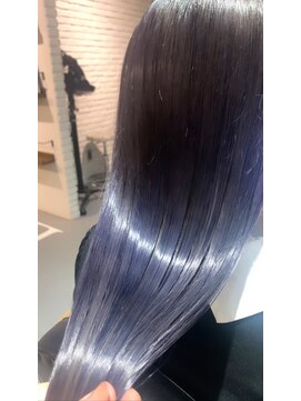 シカ 神戸三宮元町店(Cica) ネイビー ハイトーン ブリーチ 三宮 神戸