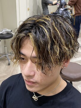 エル(EL by green) RYUYA襟足センターパートウルフ×ツイスパ×メッシュハイライト