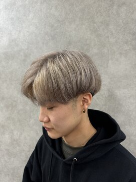 メンズ美容室 タカミ センターパート グレージュ ミルクティーベージュ