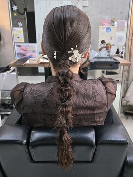 ラストーリア(La storia) お呼ばれヘアスタイル♪ タイト編みおろし