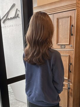 ラエディ(Laedi) ニュアンスカラー×フェミニンロング（白髪染め可）