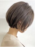 横浜西口レディースショートボブグレージュカラー顔周りレイヤー