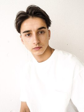 クイ(quii) メンズセンターパートショート/刈り上げスタイル/メンズパーマ