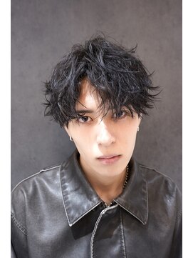 ニコ トウキョウ ロジック(nico TOKYO Logic) センターパートツイストスパイラルパーマ