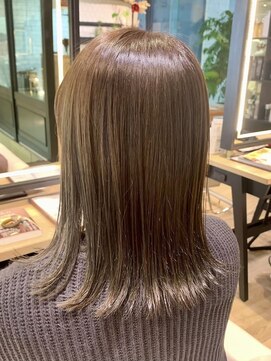 ジュイール(jouir) 三鷹白髪ぼかしハイライトショートボブウルフショートカット