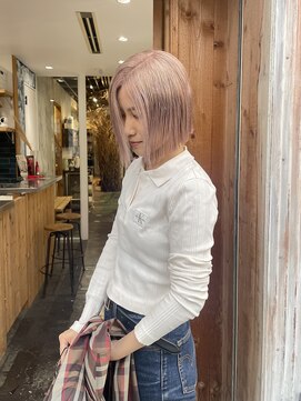 テイ(tei) ホワイトピンクベージュ/切りっぱなしボブ