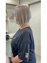 ハイク(HYKE)&nbsp;ホワイトベージュ×丸みショートボブ