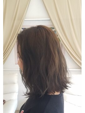 ホワイトスペース(whitespace) 外はね切りっぱなしスタイル