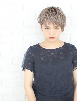 ヘアーユイット(hair huit) グレーアッシュショート