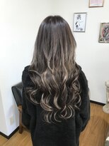 エデン ビークス チルドレン(EDeN Beeks children)&nbsp;エクステでロングのバレイヤージュ風に