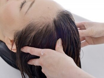 THREE【スリー】