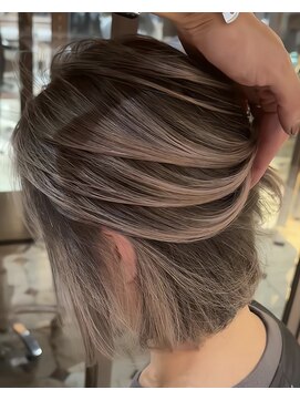 スリー(three) シャドウルーツ