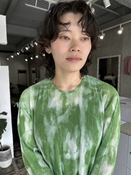 アイン(eim) 癖毛を活かしたレイヤーウルフ