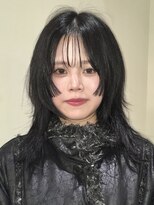 フイ(HUI)&nbsp;ロングウルフレイヤー透明感グレージュ黒髪/natsuki 金山 ボブ