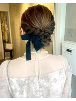 ロッカヘアエジェ(ROCCA hair eje.)&nbsp;ミルクティーブロンドゆるふわ編み込みアップ